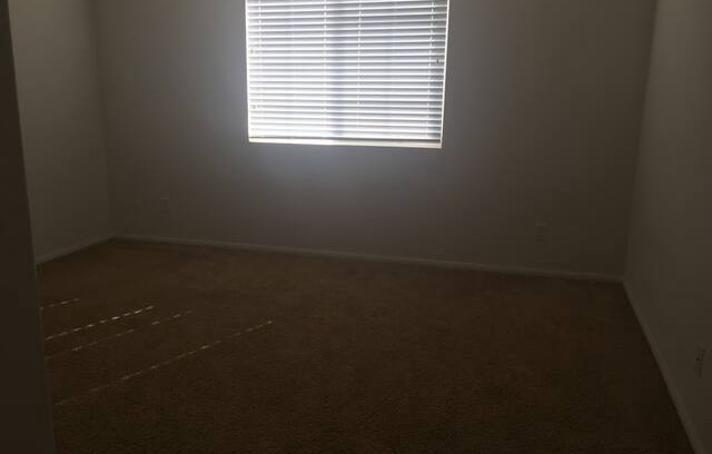 Lake Elsinore House | Rent out this beautiful room