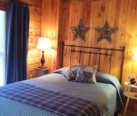 Sheffield Cabin | Sheffield Lodge - Everett Room