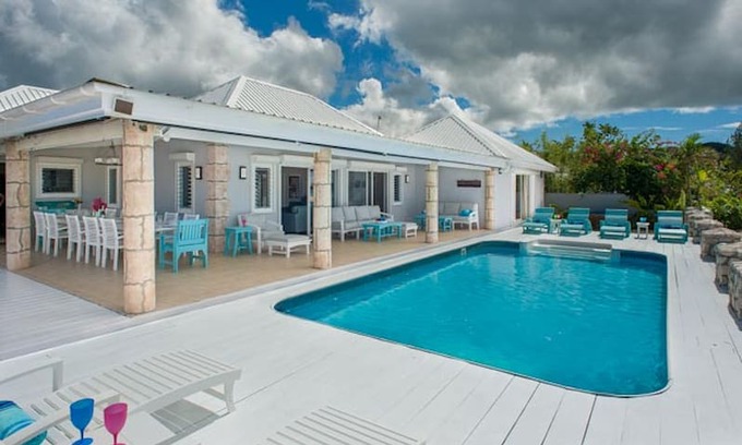 Jolly Harbour Villa | Island View Beachfront - 5 Bedrooms