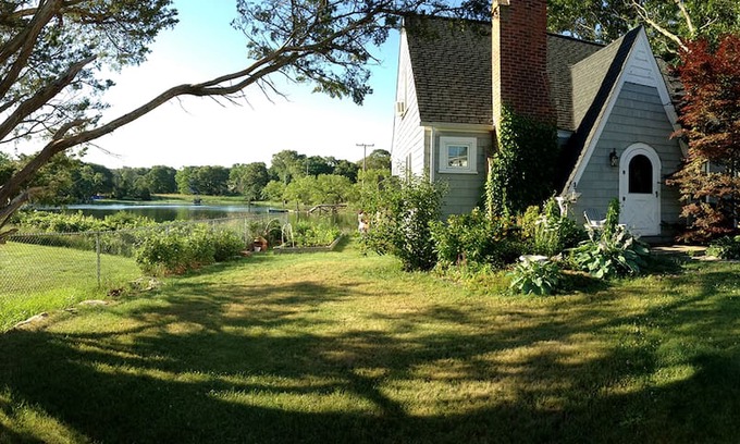 North Kingstown Cabin | Waterfront Cottage in Wickford Village !!!!