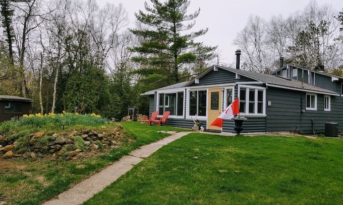 Lambton Shores Cabin | Ipperwash Family Cottage for Rent