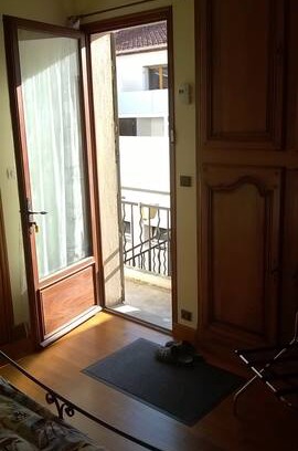 Montreuil Apartment | Le Montreuillois City Rental and Outbuilding