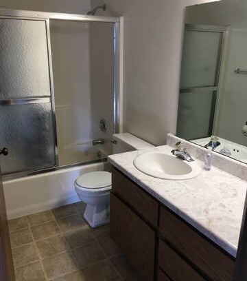 Green Bay Apartment | Move in today sweet cozy home