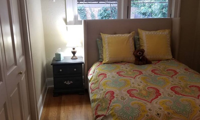 Sunnyside House | Beautiful Bungalow w/ Great Kitchen, Backyard