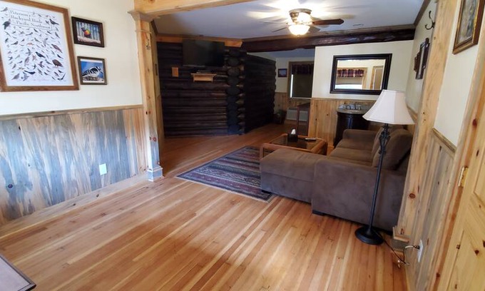 White Salmon Cabin | Birds' Paradise: Modern Log Cabin- The Gorge
