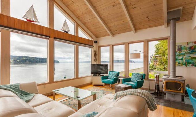 Gig Harbor House | BEACHfront + Gig Harbor + Water & Mt Rainier views