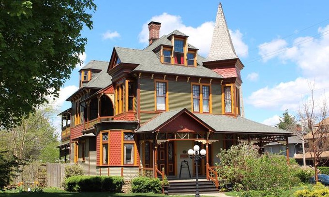 York Bed & Breakfast | Lady Linden B and B convenient to Baltimore!