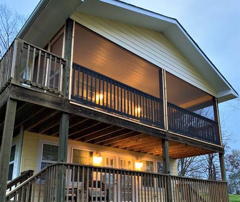 West Livingston House | Amazing Lake House to Enjoy Every Sunset