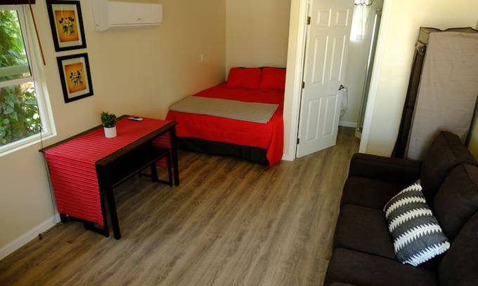 Fullerton House | Studio guest house minutes from Disneyland