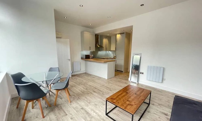 Fortune Green Apartment | Stylish & Modern 1BD Flat, West Hampstead