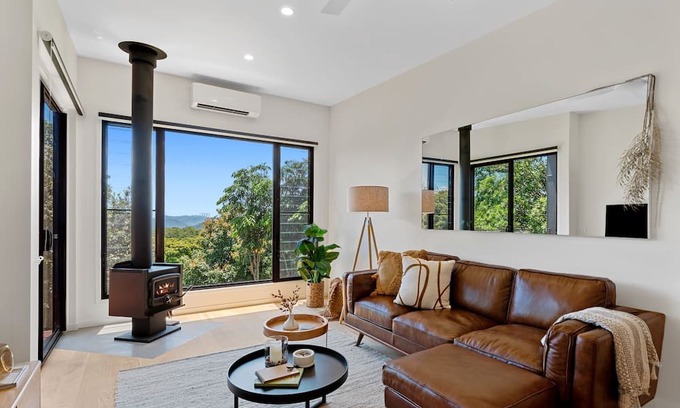 Booroobin Apartment | Luxury One Bedroom Villa