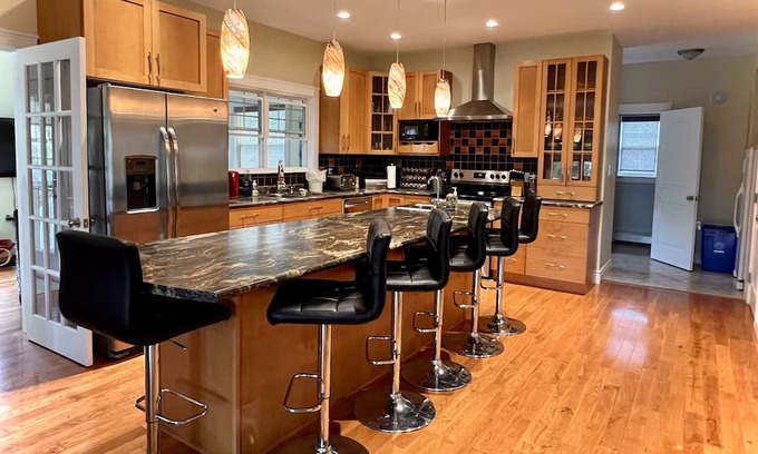 Clark's Harbour House | By the Vines Cottage - Hot Tub