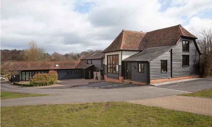 Dunmow House | Butterfly Barn - Large Essex Barn