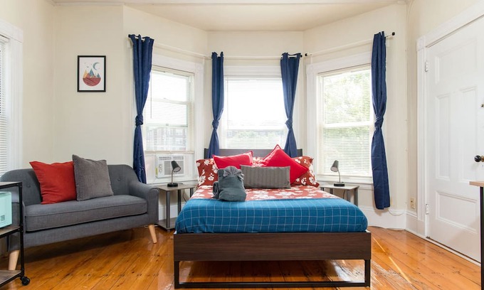 Allston Apartment | Harvard School of Business ★ 1 Free parking spot