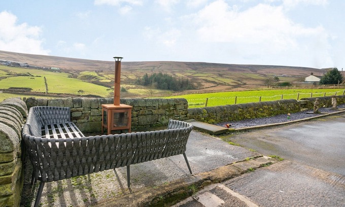 Sowerby Bridge Cottage | 2 bedroom accommodation in Rishworth