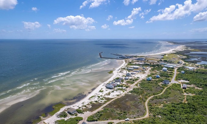 Hobucken House | Charming Beachfront Coastal Retreat with Panoramic Sound Viewsn