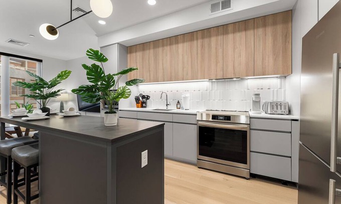 Columbus Park - Andrew Square Apartment | Luxury 1BR Next to Broadway Southie 3797