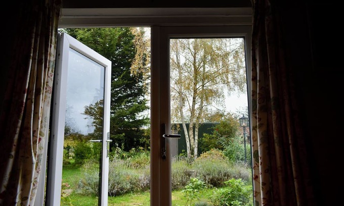 Woodhall Spa House | The Nook, a luxurious barn, only 10 minutes walk into the village,pet friendly