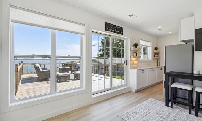 Lake Koshkonong Cottage | Adorable Lakefront Cottage w/private pier, beautiful views & newly updated!