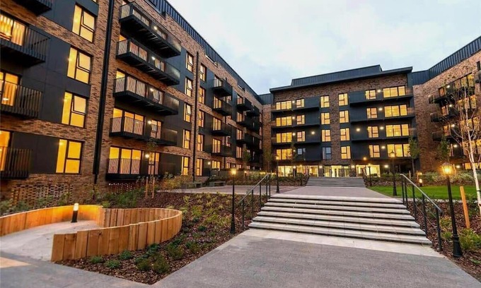 Ashford Apartment | Modern 2 Bedroom Apartment with parking - Ashford