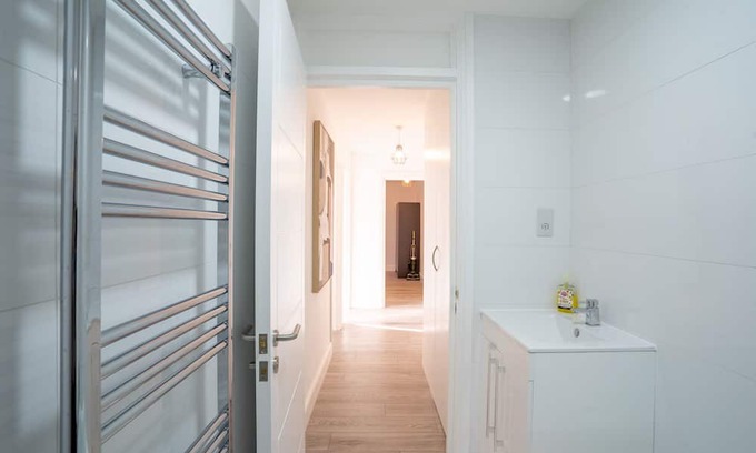 Milton Keynes Apartment | Modern Apt with Free Parking & Park Views in MK 35