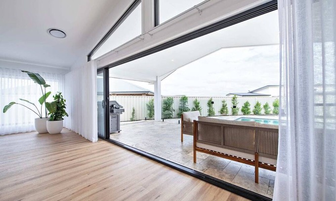 Dubbo House | Turon - Pool Entertainer, Elevated Luxury