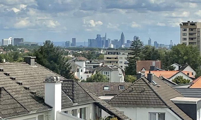 Bad Soden am Taunus Apartment | Apartment 'Taunus-Zimmer Skyline-Blick' with Wi-Fi