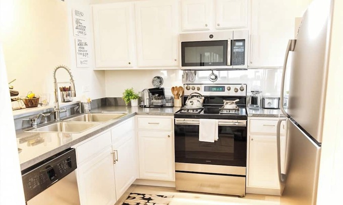 Norfolk Apartment | Wonderful 2-bedroom Pet friendly apartment Norfolk.