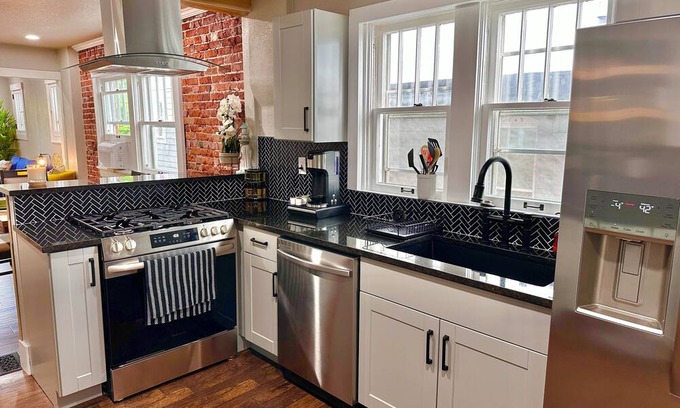 Lincoln Park House | Charming 1-bedroom house with WiFi and AC near Downtown Denver