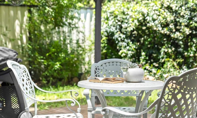 Narrabundah House | Tranquil 3 Bedroom Retreat
