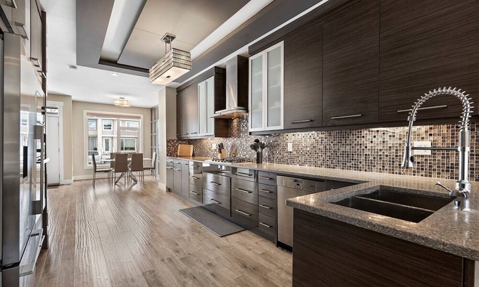 Killarney House | Luxurious 4BR Killarney Home |AC| Rooftop & Garage