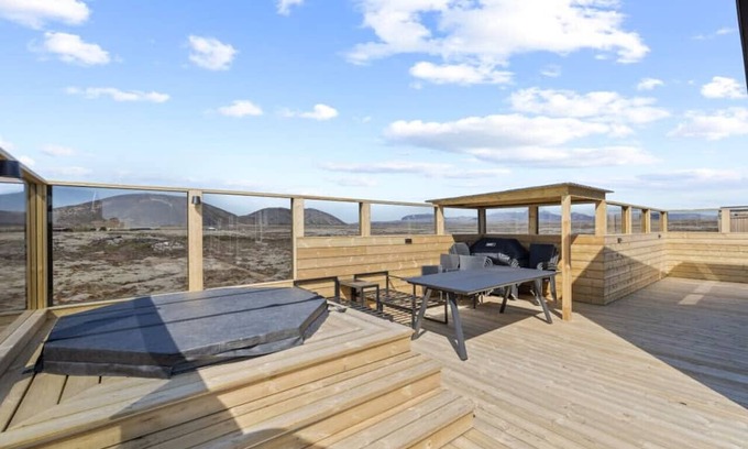 Veidilundur Cabin | New Cabin w/Hot-Tub & Sauna - Perfect Retreat