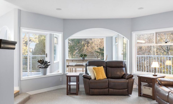 Regional District of Nanaimo House | Ocean View! Mountain View! Entire Villa for groups