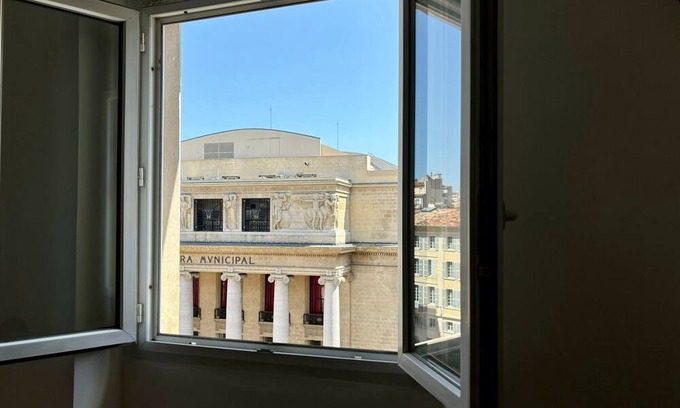 Opera Apartment | Large T2 - 54 m2 - In the heart of the 'Vieux Port' , facing the Opera!