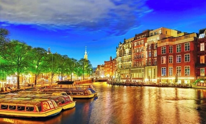 Weesperzijde Apartment | Newly Renovated Apartment Right By The Famous Amstel River