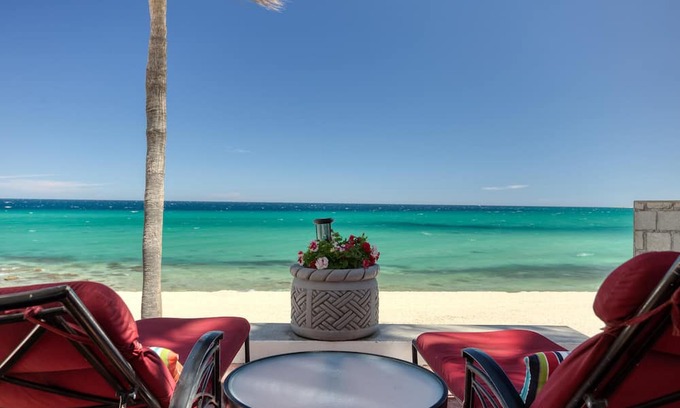 Buenavista House | Beachfront 2 BR Home