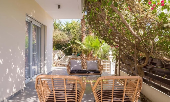 Ypsonas Apartment | Lambis House - Three Bedroom Apartment, Sleeps 6
