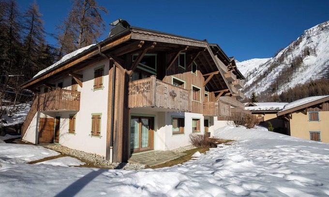 Montroc Apartment | Appt Bec D4 - Three Bedroom Apartment, Sleeps 8