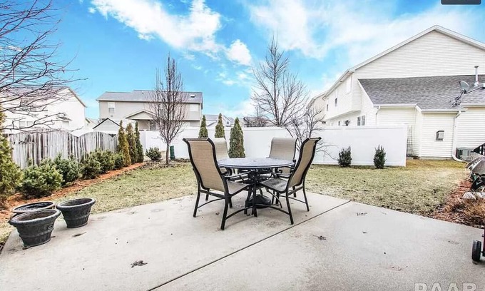Orange Prairie House | Charming 3-bed Rm house with AC and WiFi in a quiet Dunlap N Peoria neighborhood