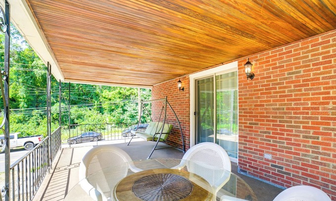 South Hills House | Bright Pittsburgh House w/Yard: 3 Mi to Downtown!