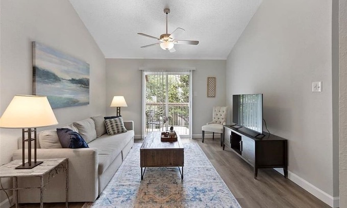 Westchase Apartment | Westpark Area Getaway