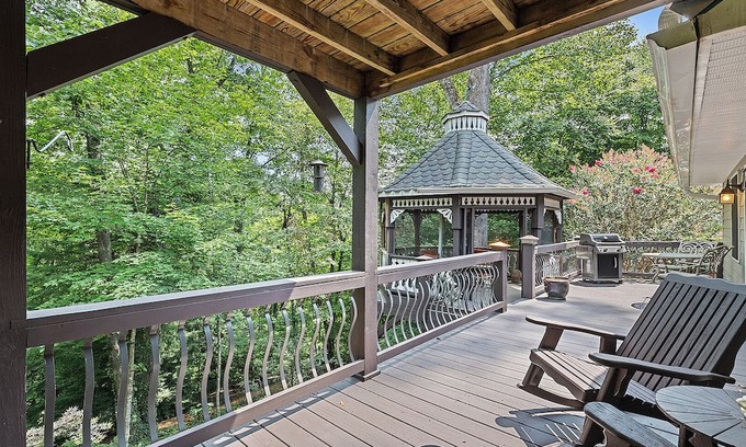 Mountain Springs House | Smoky Mountains, 3K ft. elevation, Hot Tub, 5 acres trails, game room for kids