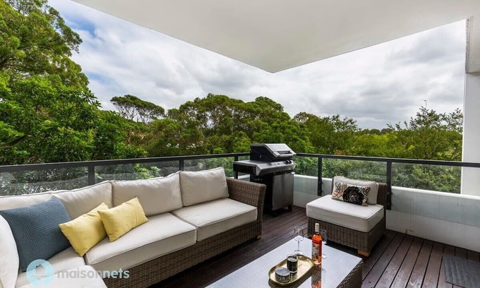 Camperdown Apartment | 1 Bed Apt, AirCon & Large Balcony with BBQ