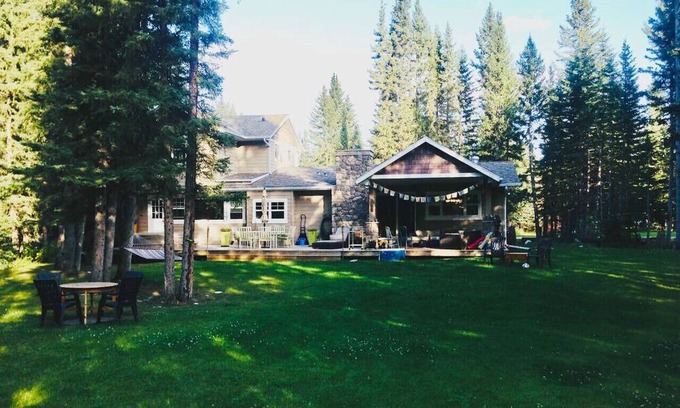 Redwood Meadows House | Welcome to Nezzie in the woods!
