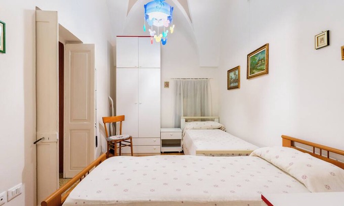 Specchia Apartment | Apartment 'Contrada Puzzunovu' with Balcony and Air Conditioning