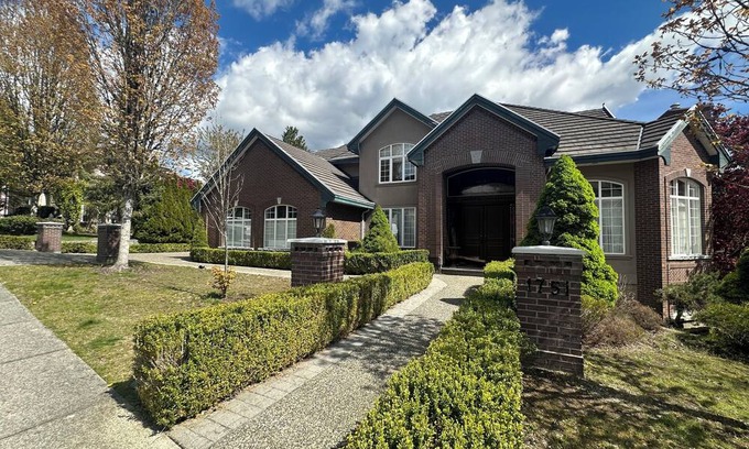 Westwood Plateau Bed & Breakfast | Italian-style Luxury House (Not Whole House): 1 Queen Bed/1 Private Bath