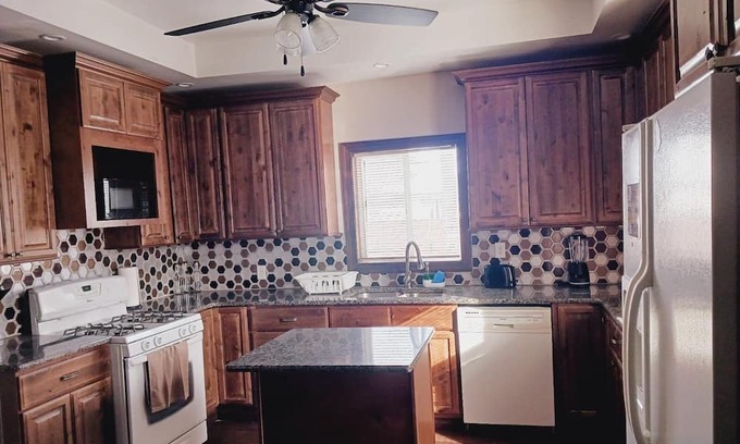 Scott City House | Guest House