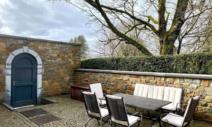 Hockai House | Luxurious cottage right next to great hiking trails and racetrack action
