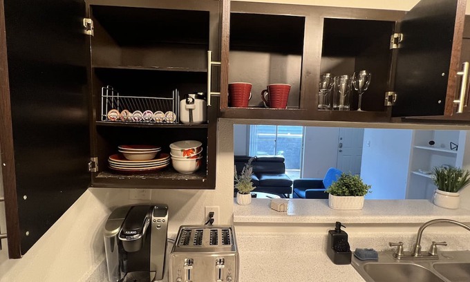 Pleasant Valley Apartment | Cozy Fully Equipped Central ATX Apt Room 1