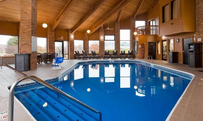 Hebron House | Perfect for I-70 Travelers: Stay with Indoor Pool, Hot Tub, and Free Breakfast